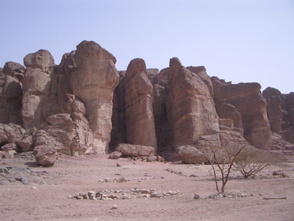 Salomos Pelare, Timna